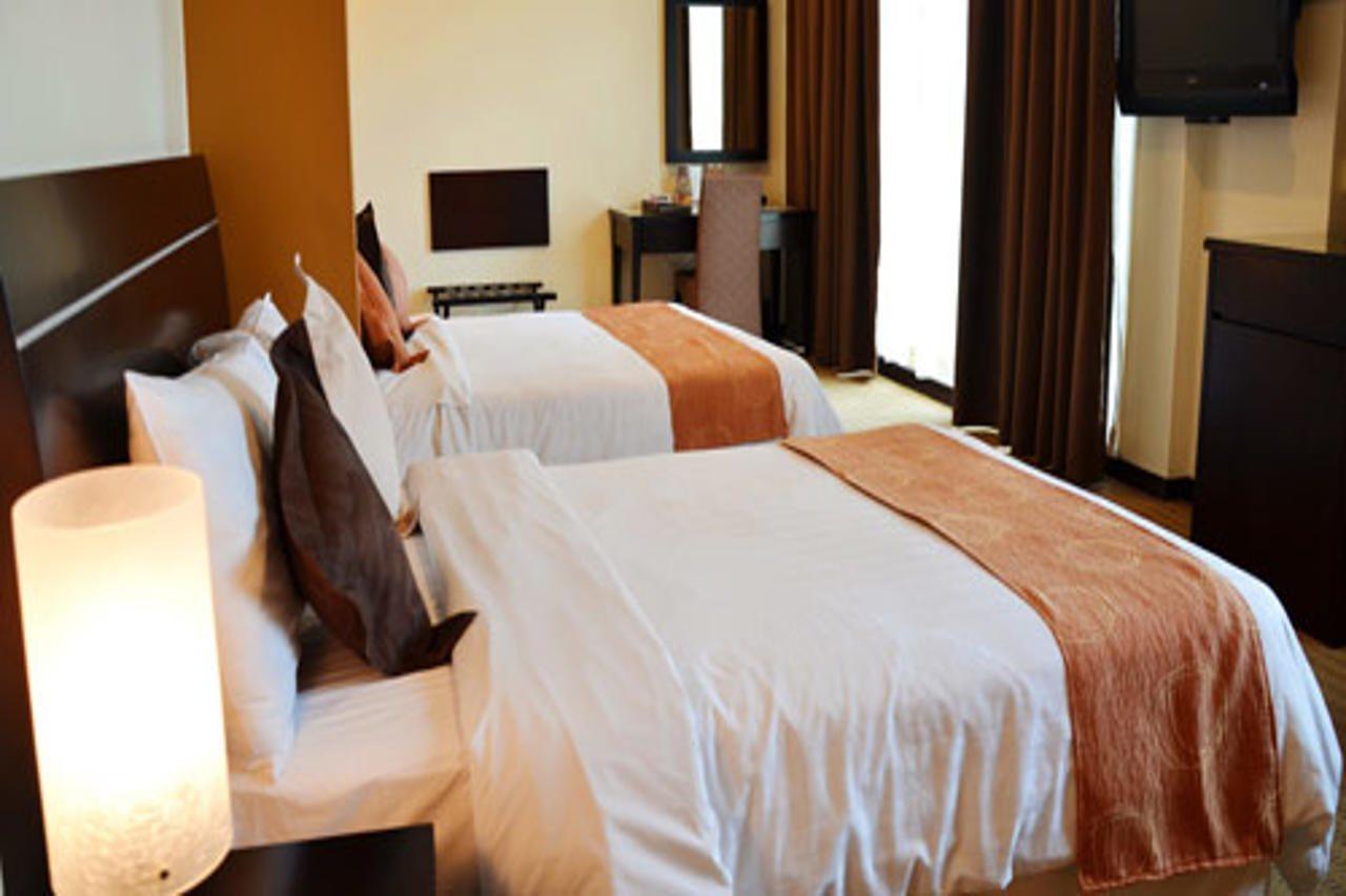 Hock Lee Hotel & Residences Kuching Exterior foto